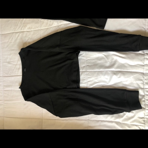 Tiger Cherry long sleeve crop top w/ biker shorts - Picture 3 of 6